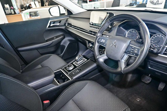 2024 Mitsubishi Outlander LS