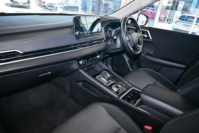 2024 Mitsubishi Outlander LS