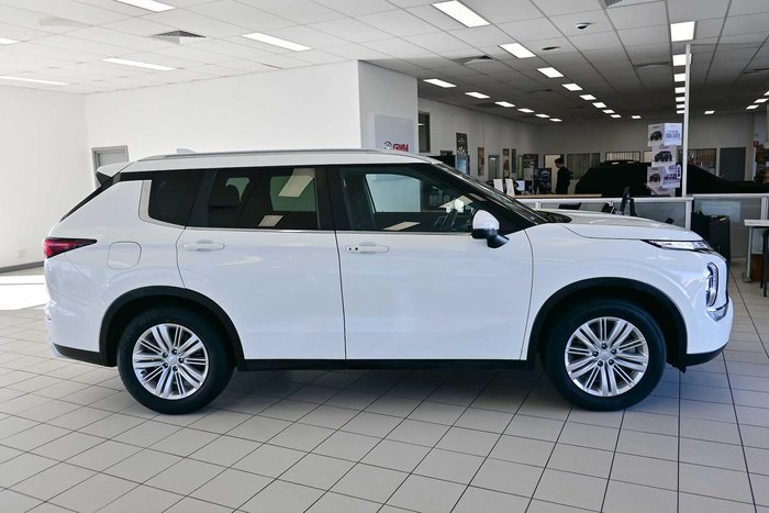 2024 Mitsubishi Outlander LS