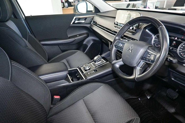 2024 Mitsubishi Outlander LS