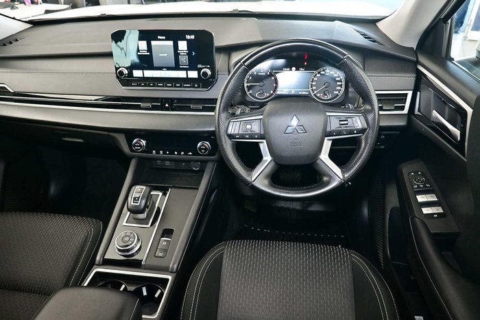 2024 Mitsubishi Outlander LS