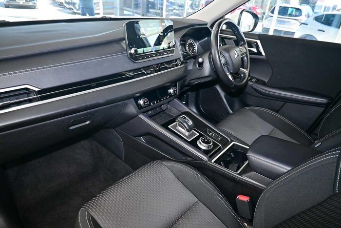2024 Mitsubishi Outlander LS