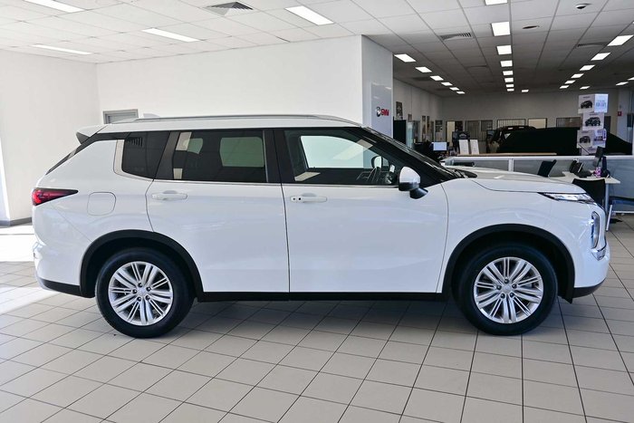 2024 Mitsubishi Outlander LS