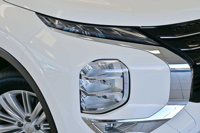 2024 Mitsubishi Outlander LS