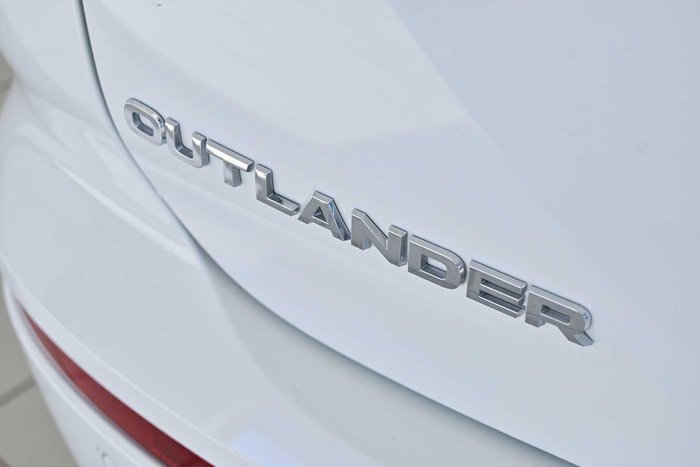 2024 Mitsubishi Outlander LS