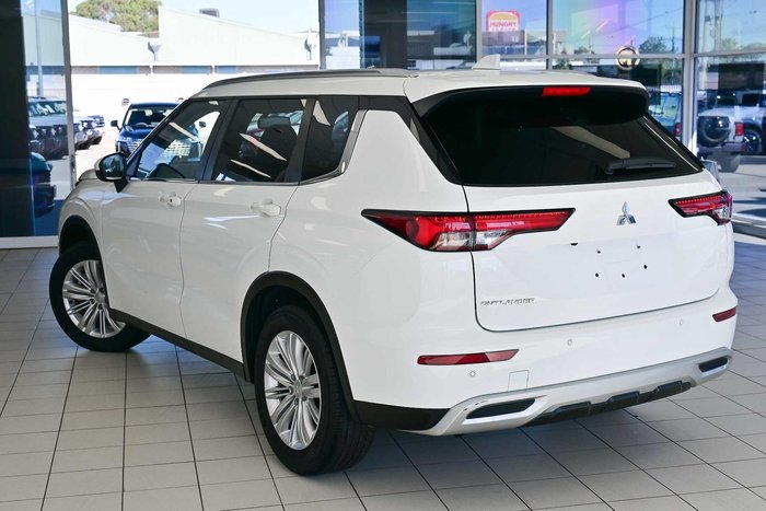 2024 Mitsubishi Outlander LS