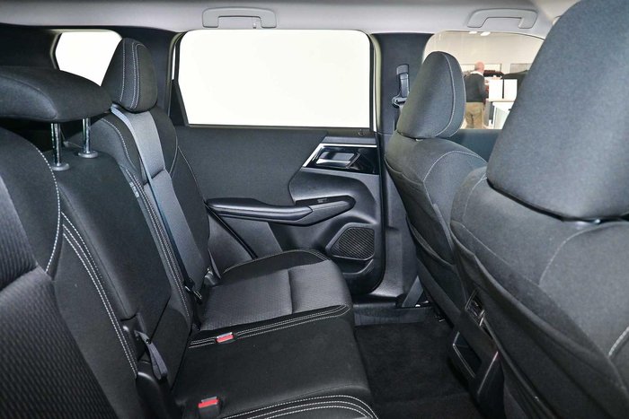 2024 Mitsubishi Outlander LS