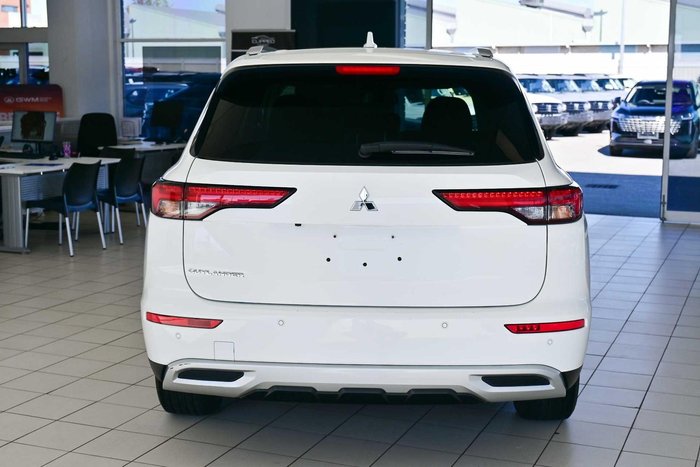 2024 Mitsubishi Outlander LS