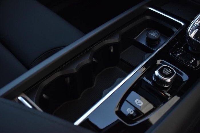 2025 Volvo XC60 Plus T8 Plug-In Hybrid Dark