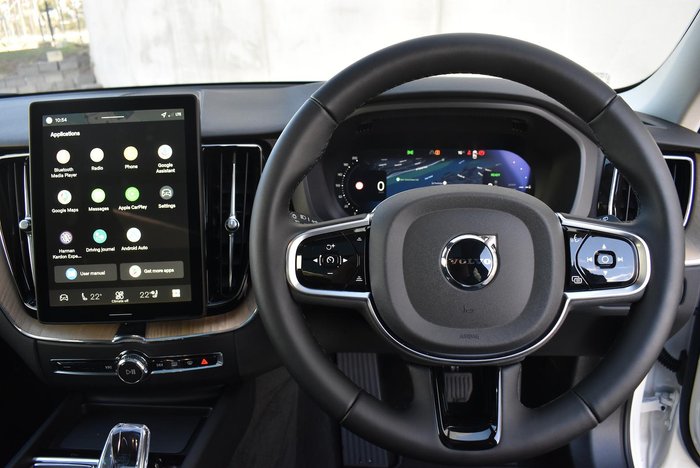 2025 Volvo XC60 Plus T8 Plug-In Hybrid Dark