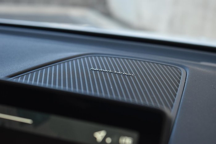 2025 Volvo XC60 Plus T8 Plug-In Hybrid Dark