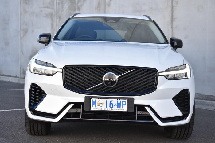 2025 Volvo XC60 Plus T8 Plug-In Hybrid Dark