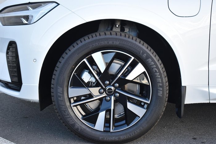 2025 Volvo XC60 Plus T8 Plug-In Hybrid Dark