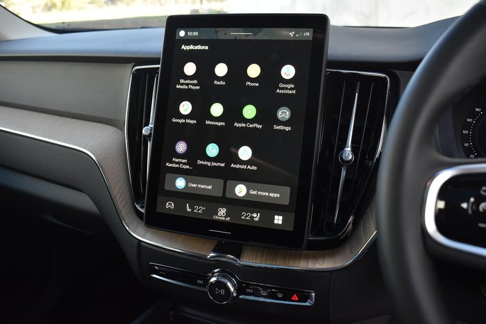 2025 Volvo XC60 Plus T8 Plug-In Hybrid Dark
