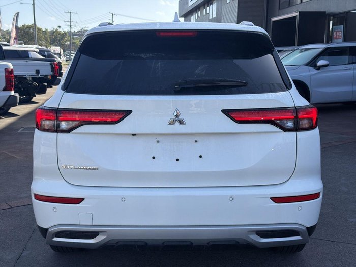 2022 Mitsubishi Outlander LS