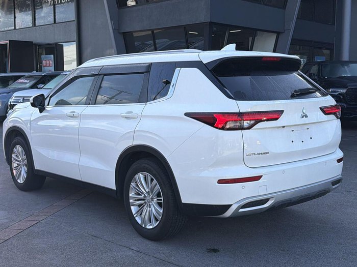 2022 Mitsubishi Outlander LS