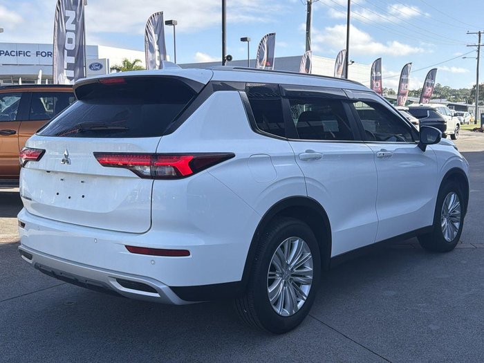 2022 Mitsubishi Outlander LS