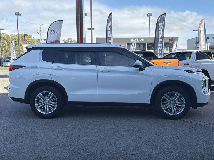 2022 Mitsubishi Outlander LS