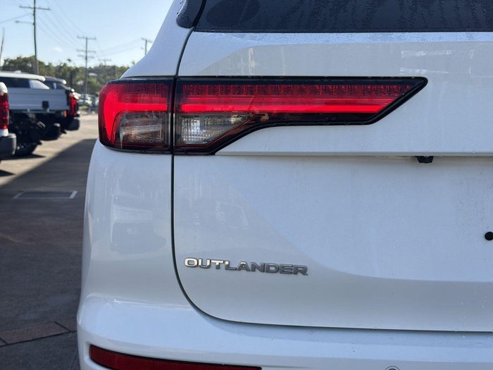 2022 Mitsubishi Outlander LS