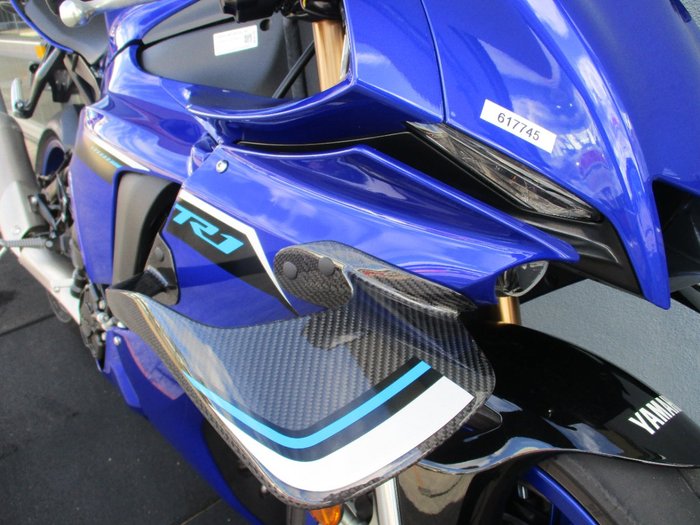 2025 Yamaha YZF-R1 BLUE