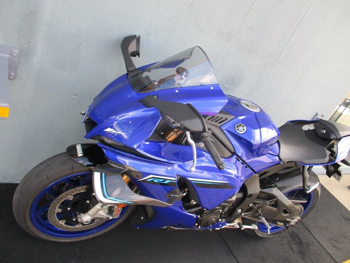 2025 Yamaha YZF-R1 BLUE