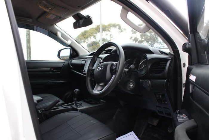 2022 Toyota Hilux SR