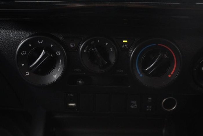 2022 Toyota Hilux SR