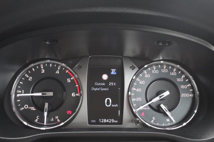 2022 Toyota Hilux SR