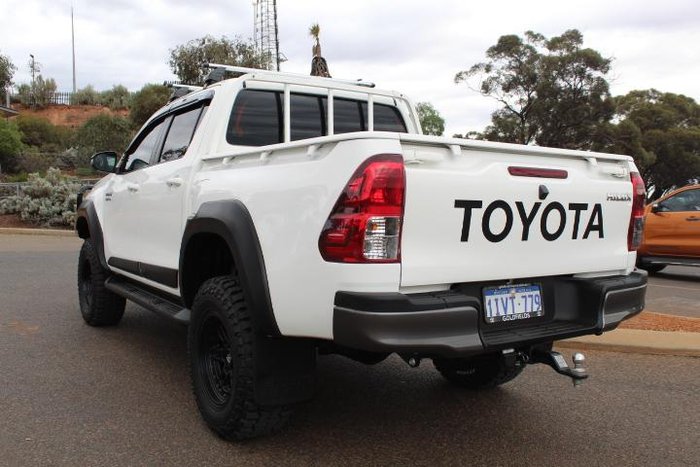 2022 Toyota Hilux SR