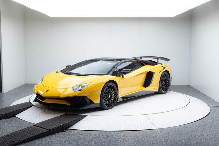 2016 Lamborghini Aventador