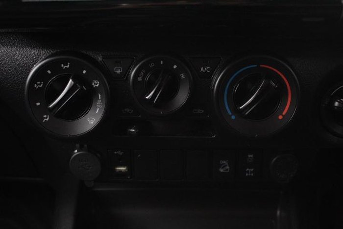 2023 Toyota Hilux SR