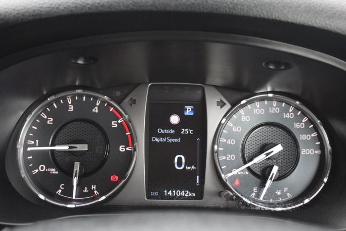 2023 Toyota Hilux SR