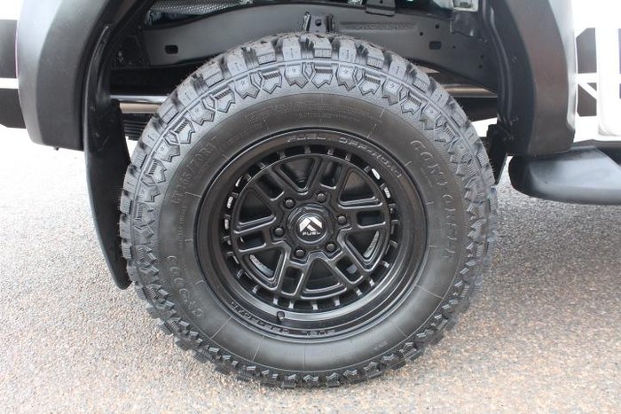 2023 Toyota Hilux SR