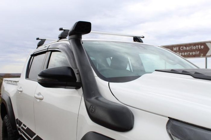 2023 Toyota Hilux SR