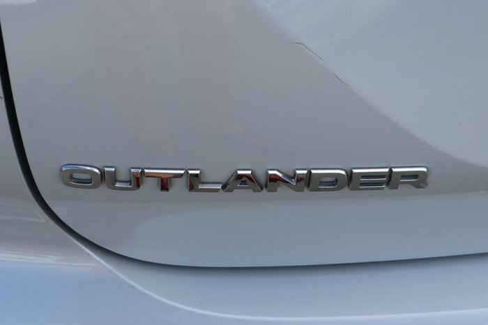2023 Mitsubishi Outlander LS Black Edition