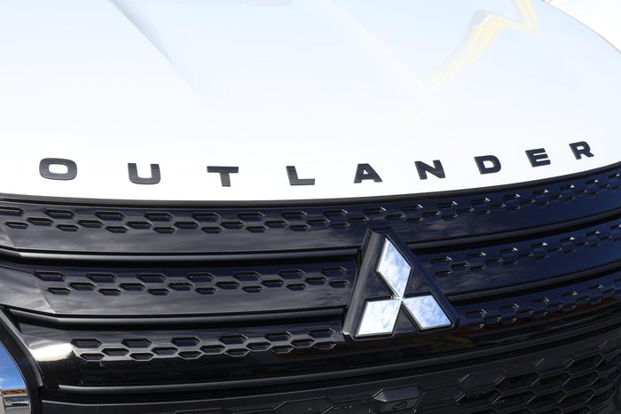 2023 Mitsubishi Outlander LS Black Edition