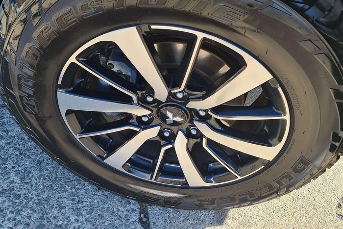2016 Mitsubishi Pajero Sport GLS