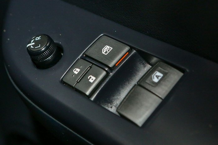 2023 Toyota Hilux SR