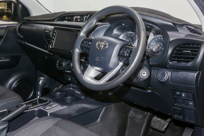 2023 Toyota Hilux SR