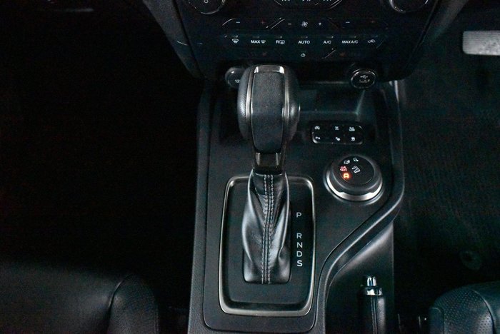 2022 Ford Everest Titanium