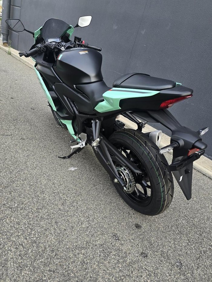 2025 Yamaha YZF-R3 R3