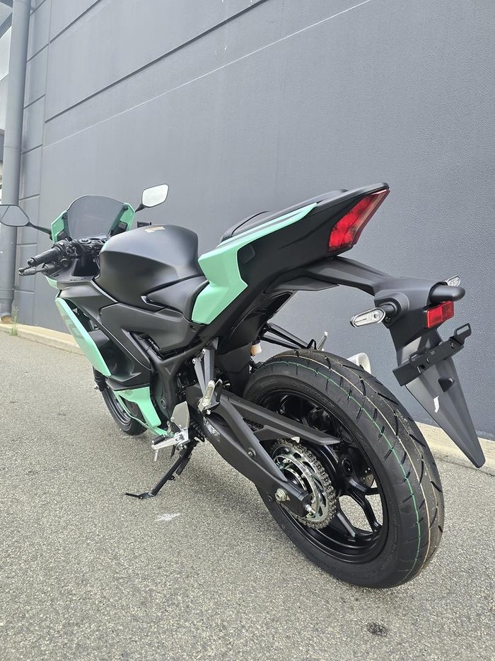 2025 Yamaha YZF-R3 R3
