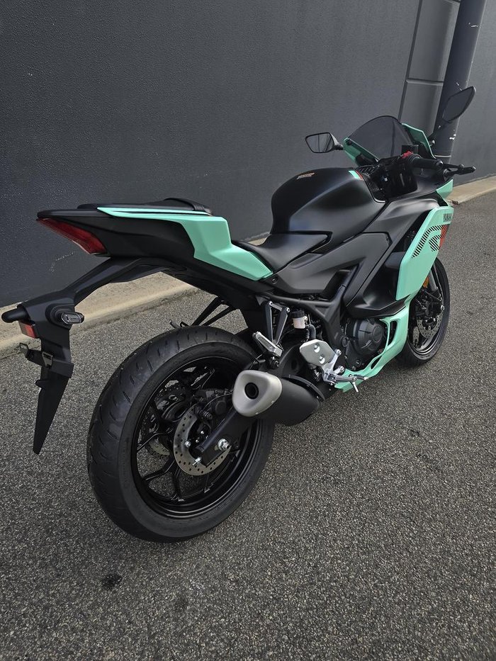2025 Yamaha YZF-R3 R3