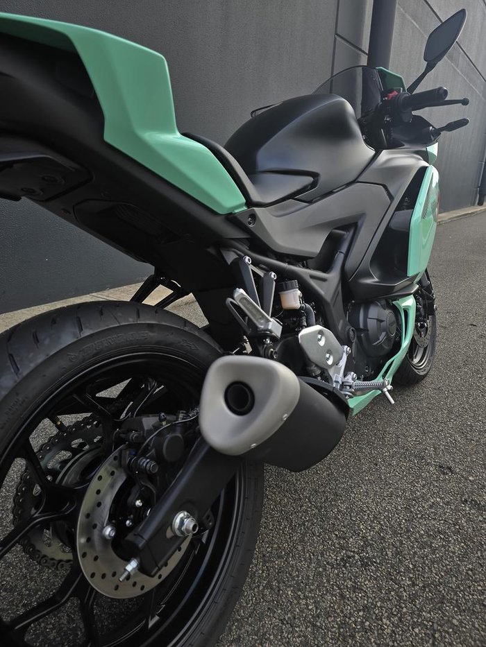 2025 Yamaha YZF-R3 R3