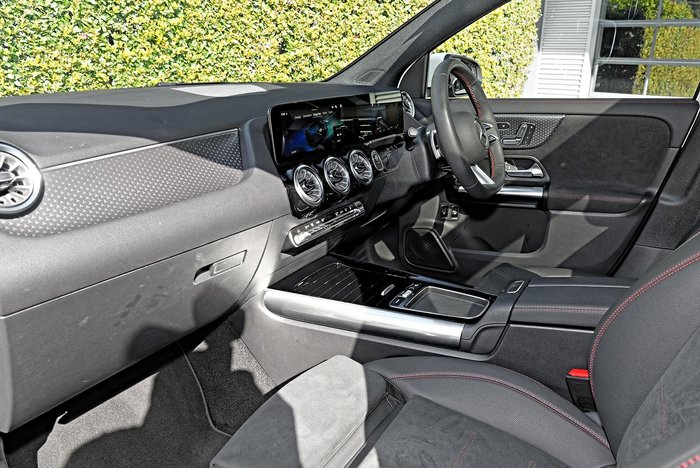 2025 Mercedes-Benz GLA-Class GLA250 e with EQ hybrid technology