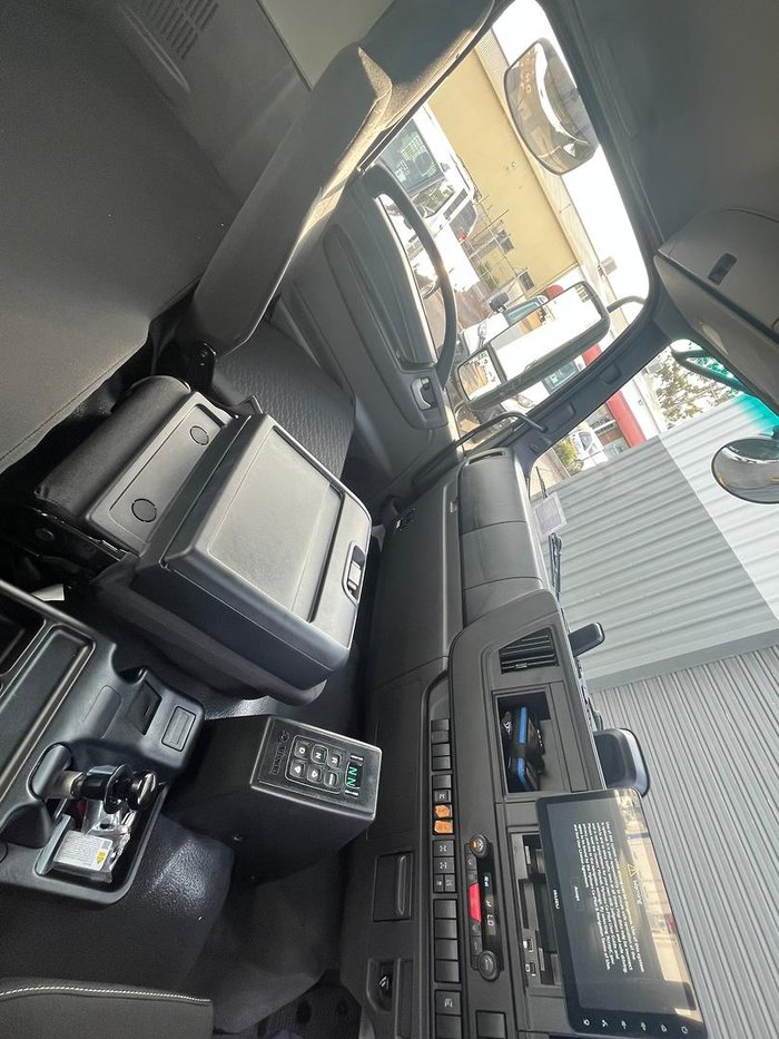 2026 Isuzu F Series FYJ 320-355 AT R67