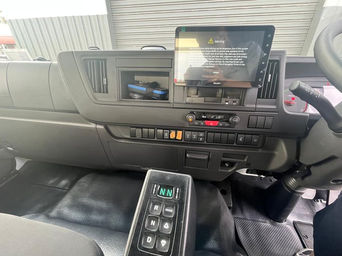 2026 Isuzu F Series FYJ 320-355 AT R67
