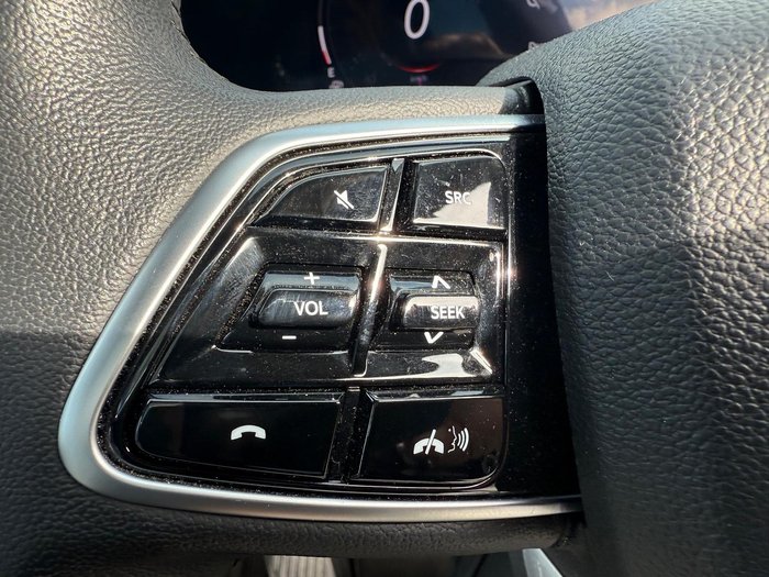 2024 Mahindra XUV700 AX7L