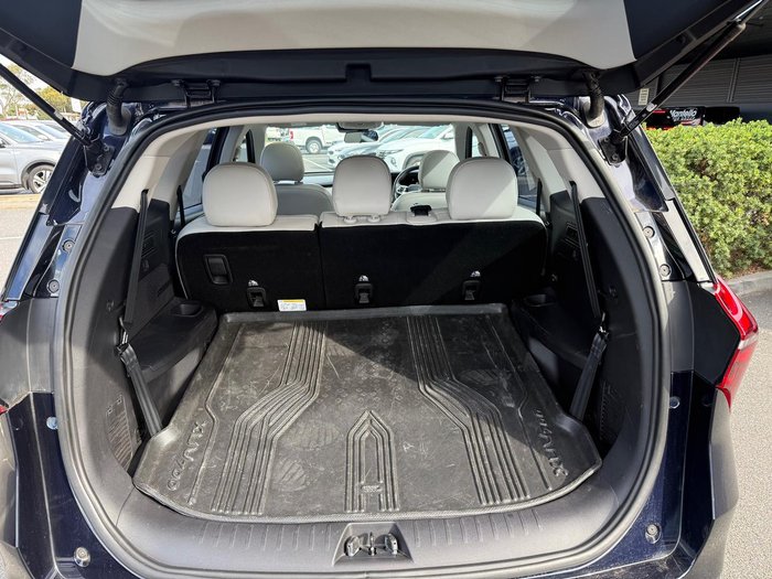 2024 Mahindra XUV700 AX7L