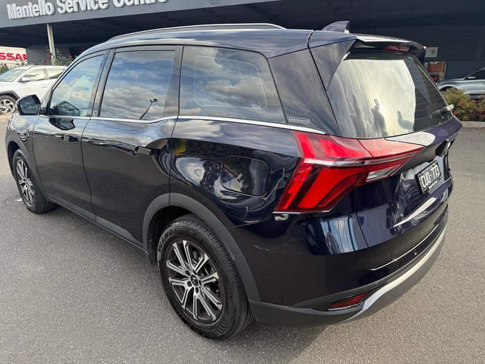 2024 Mahindra XUV700 AX7L
